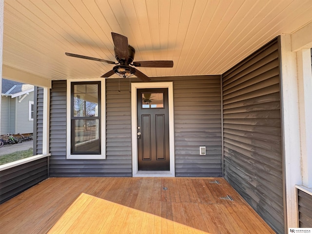 property entrance featuring ceiling fan