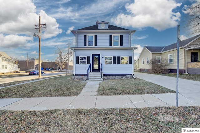 view of front of property featuring a front yard