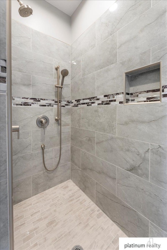 bathroom featuring tiled shower