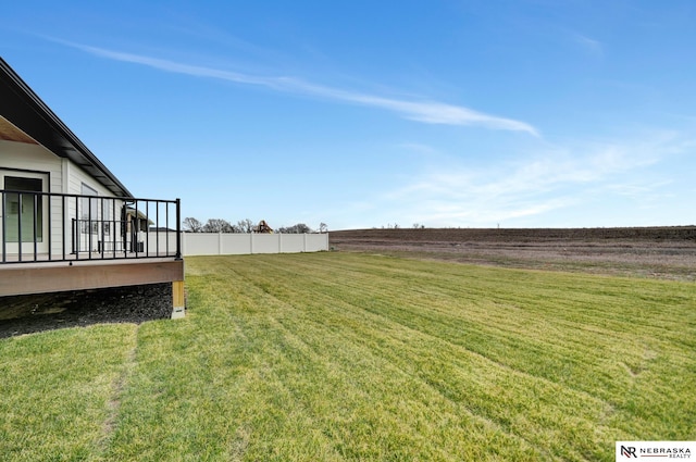 view of yard featuring a rural view