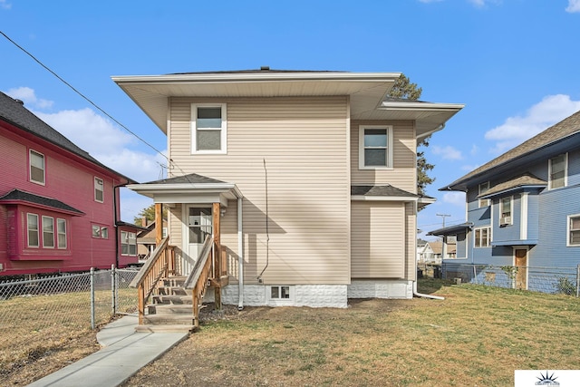 view of front of house featuring a front lawn