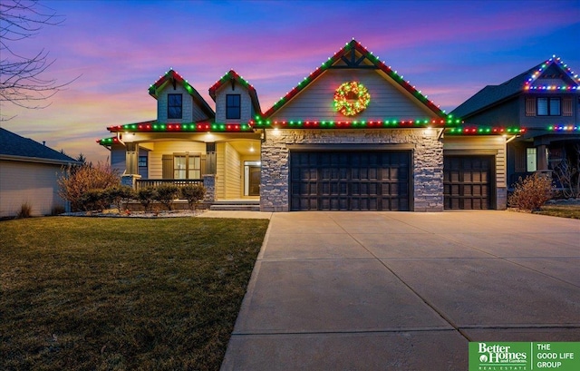 view of front facade featuring a yard and a garage