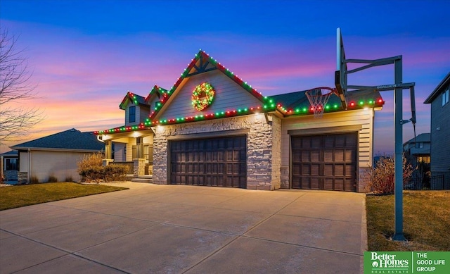 view of front facade featuring a garage