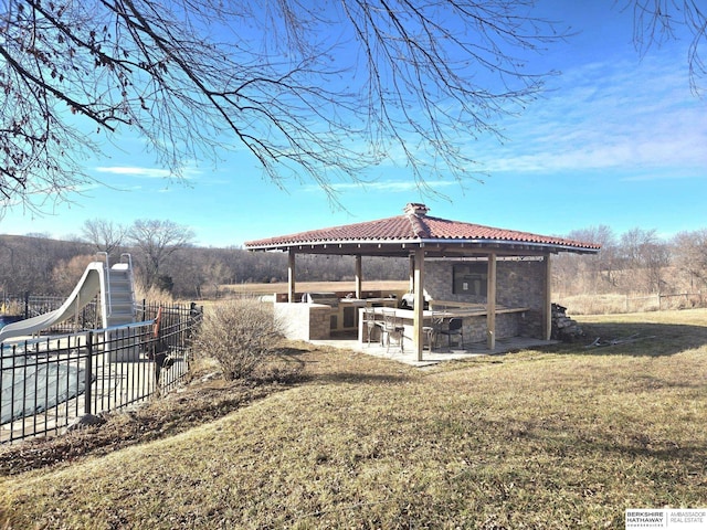 view of yard featuring an outdoor bar