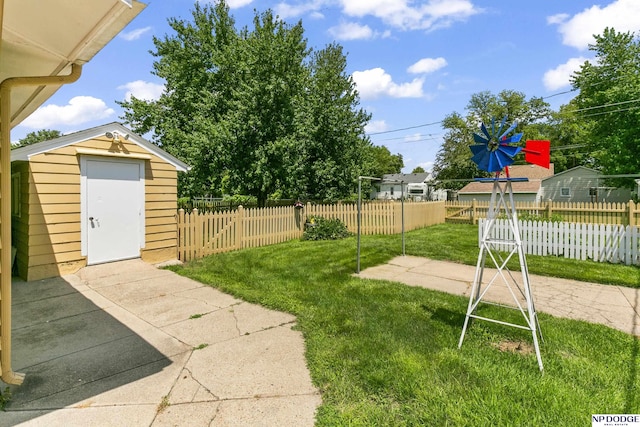 view of yard with a shed