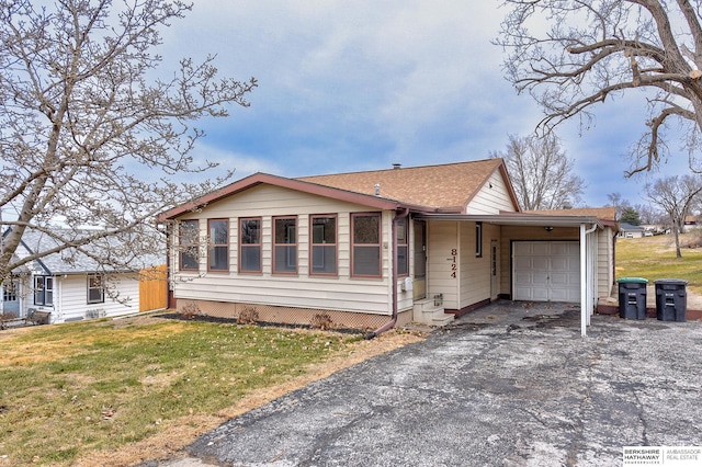 view of front of house featuring a garage and a front lawn