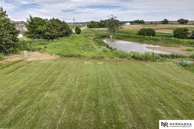 view of yard featuring a water view