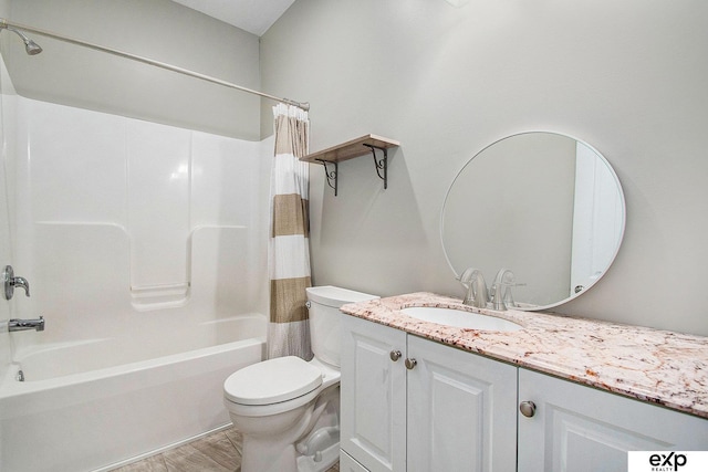 full bathroom featuring hardwood / wood-style flooring, vanity, shower / tub combo with curtain, and toilet