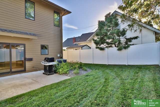 view of yard with a patio area