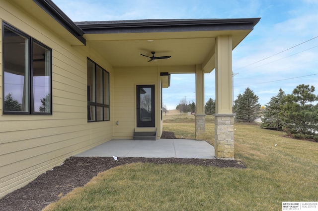 view of patio with ceiling fan