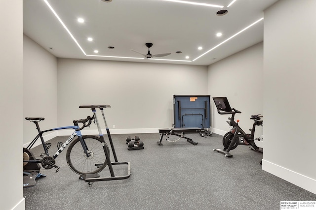 exercise room featuring ceiling fan