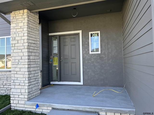 doorway to property with covered porch