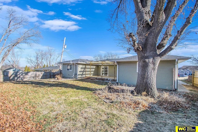 back of house featuring a yard