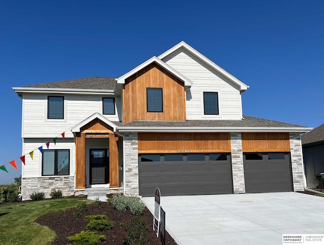 view of front facade featuring a garage