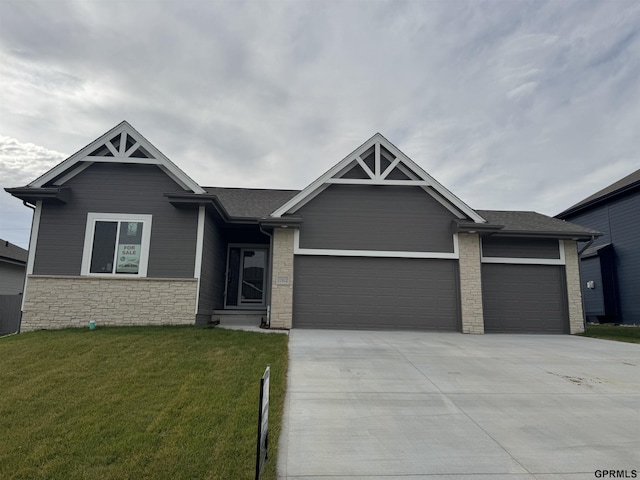 view of front of home featuring a garage and a front yard