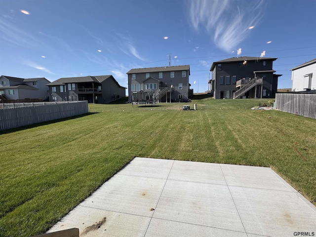 view of yard featuring a patio area