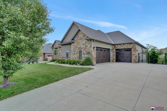 view of front of property featuring a front yard and a garage