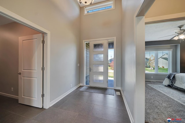 foyer entrance featuring ceiling fan