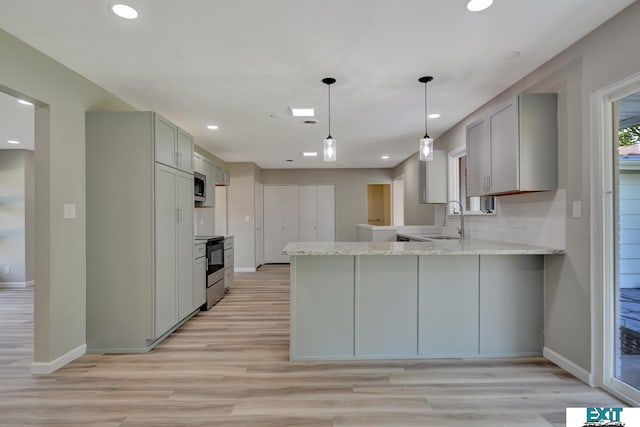 kitchen with sink, decorative backsplash, gray cabinets, appliances with stainless steel finishes, and kitchen peninsula