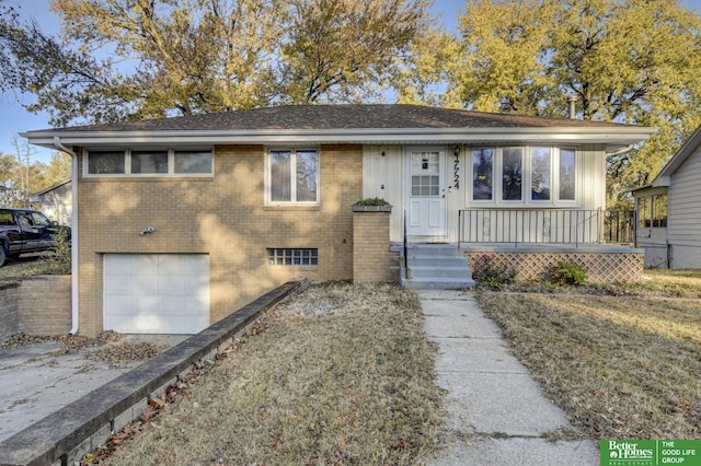 view of front facade featuring a garage