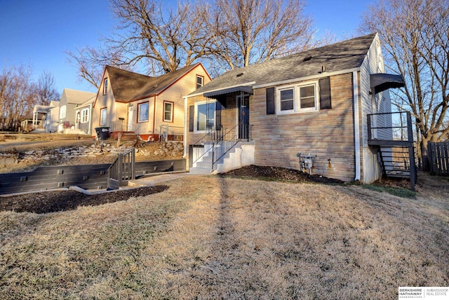 view of front of home with a front lawn