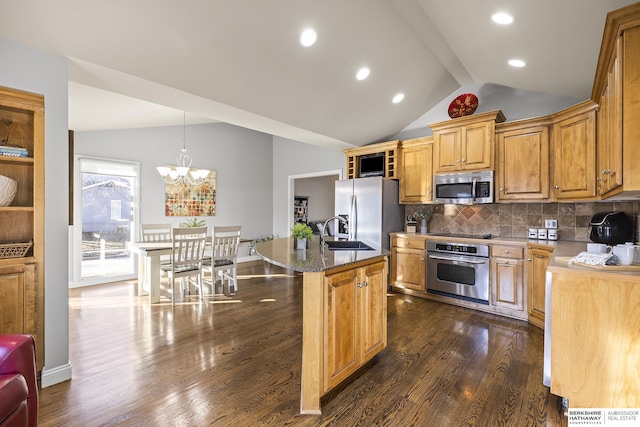 kitchen with a chandelier, hanging light fixtures, stainless steel appliances, a kitchen island with sink, and backsplash