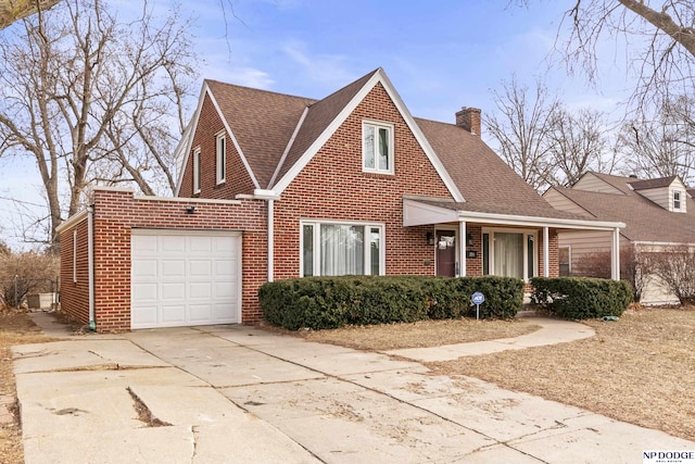 view of front facade with a garage