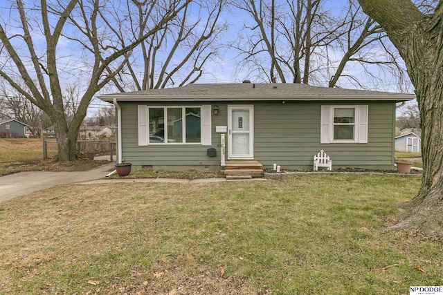 view of front facade featuring a front yard