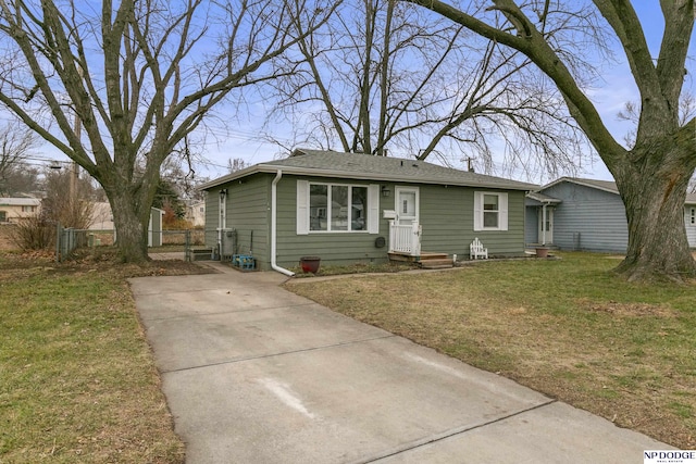 view of front facade with a front yard