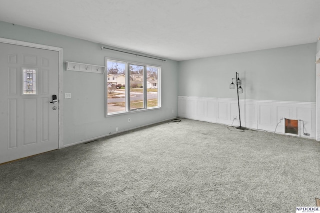 unfurnished room featuring carpet floors