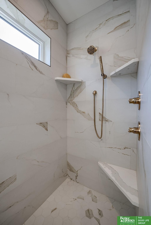 bathroom featuring tiled shower