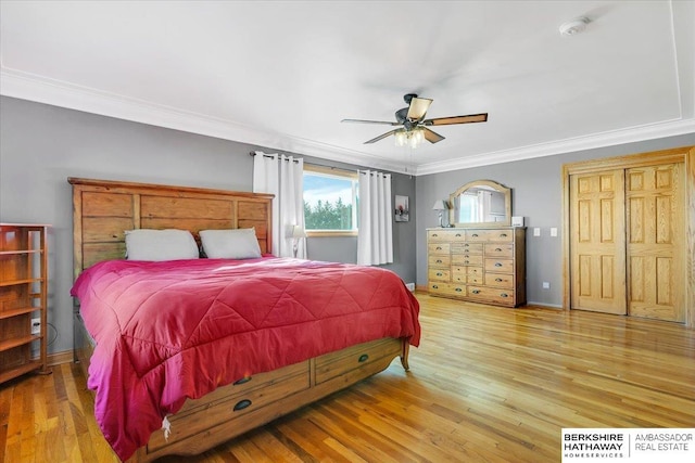 bedroom featuring hardwood / wood-style floors, ceiling fan, and crown molding