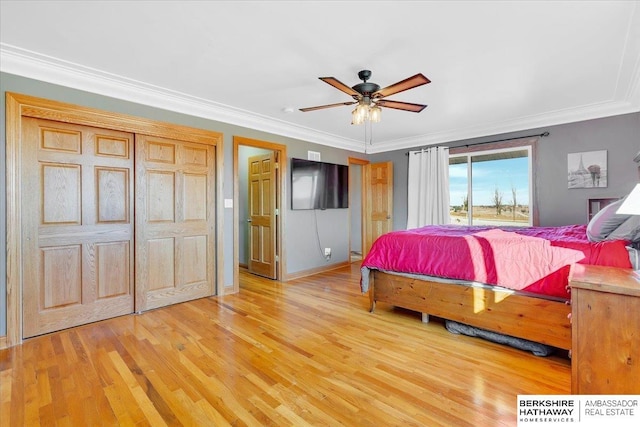 bedroom with hardwood / wood-style floors, ceiling fan, and crown molding