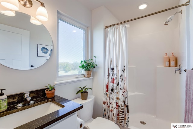 bathroom with toilet, curtained shower, and vanity