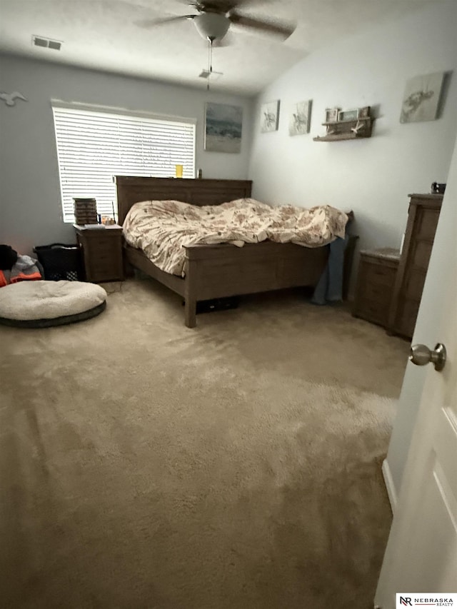 bedroom with carpet floors, visible vents, and a ceiling fan