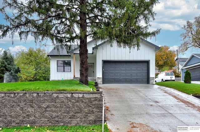 view of front facade featuring a front yard and a garage