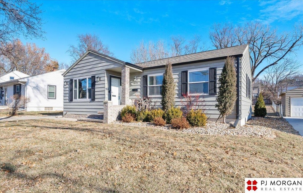 ranch-style house with a front yard