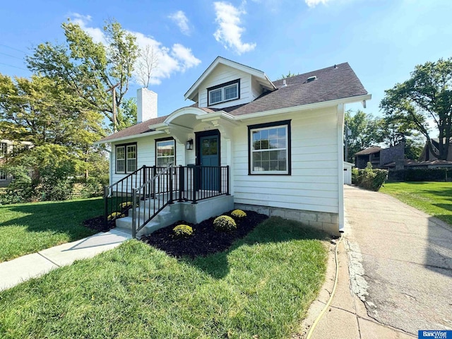 bungalow-style home featuring a front lawn