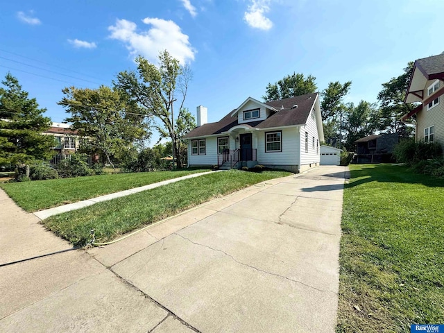 view of front of home featuring a front lawn