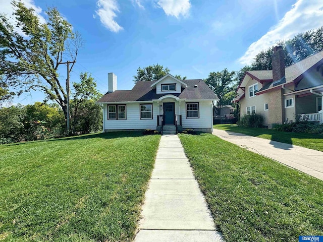 view of front of house featuring a front yard