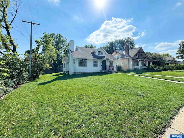 view of front of home with a front lawn