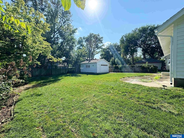 view of yard featuring a garage and an outdoor structure