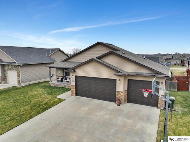 view of front of house featuring a front lawn and a garage