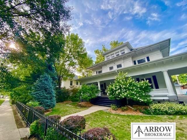 view of front of home featuring a front lawn and a porch