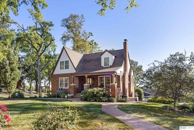 view of front of property with a front lawn