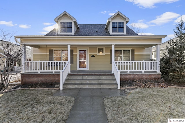 view of front facade with a porch and a front lawn