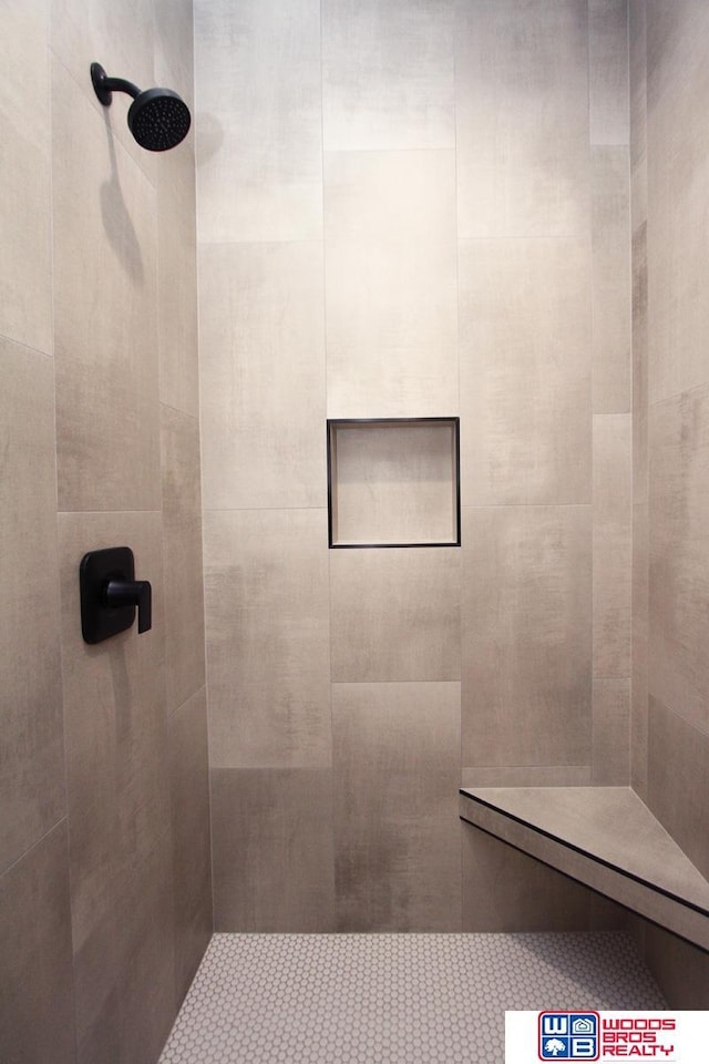 bathroom featuring tiled shower