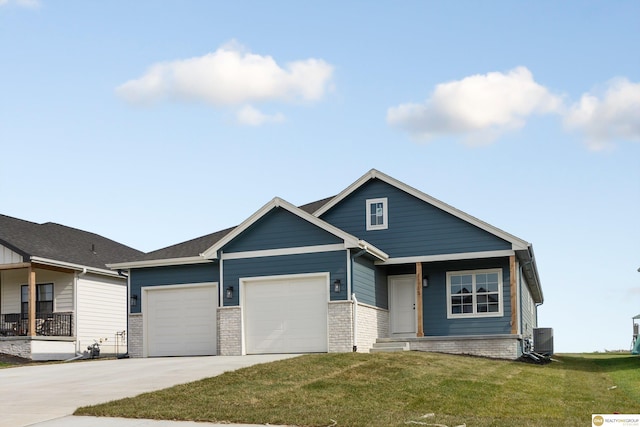 view of front facade featuring a garage and a front yard