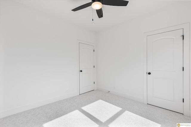 carpeted empty room featuring ceiling fan