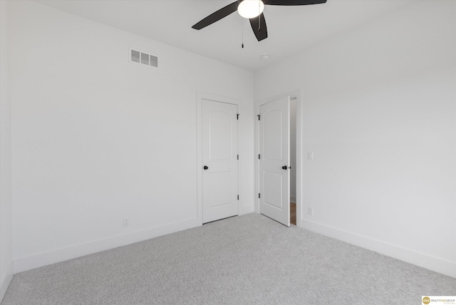 carpeted empty room featuring ceiling fan